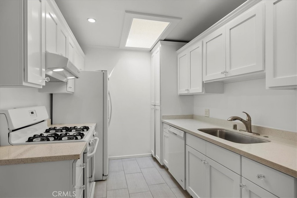 2228 Warfield Avenue