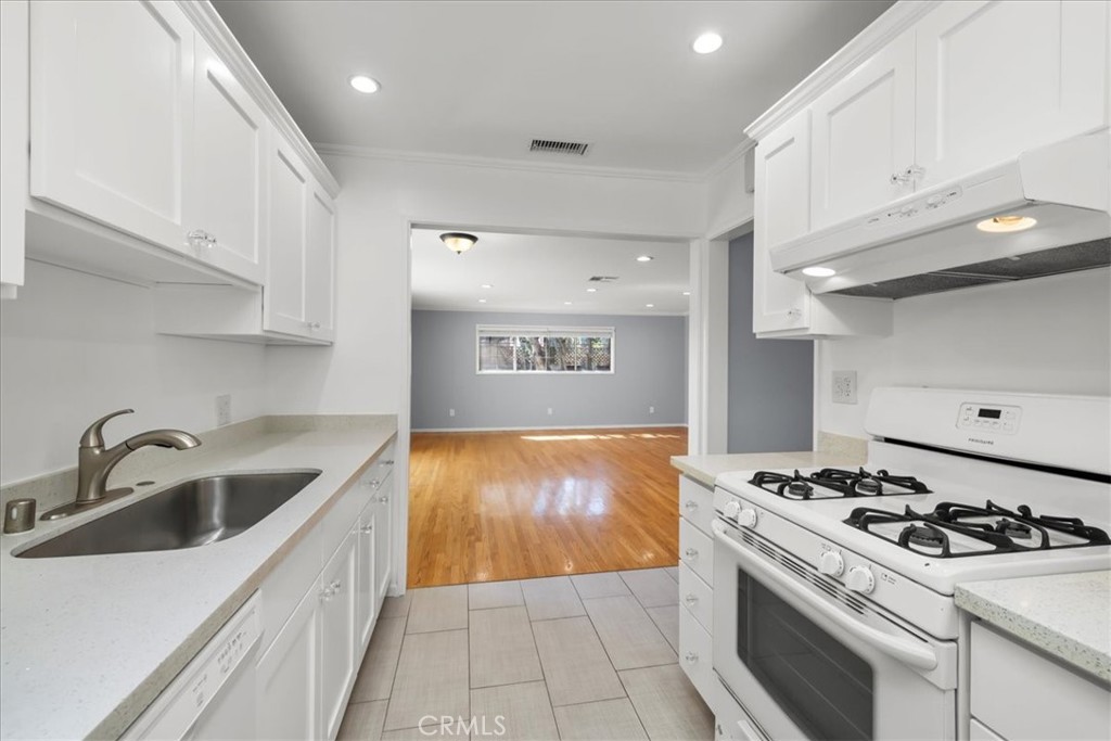 2228 Warfield Avenue