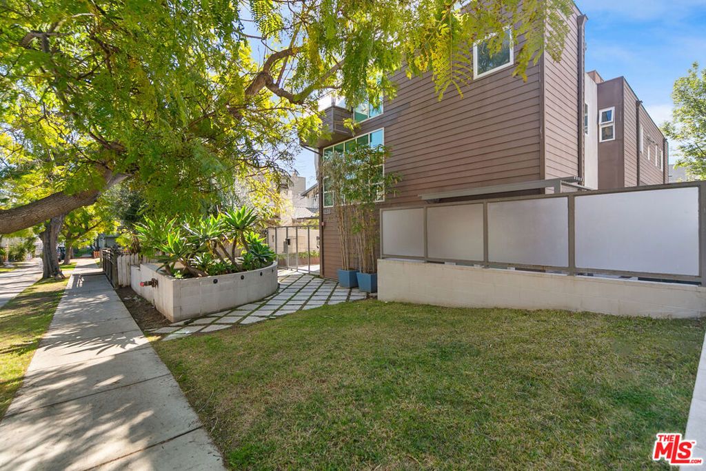 Photo of 1228 21st Street #A, Santa Monica, CA 90404 (MLS # 25490899)