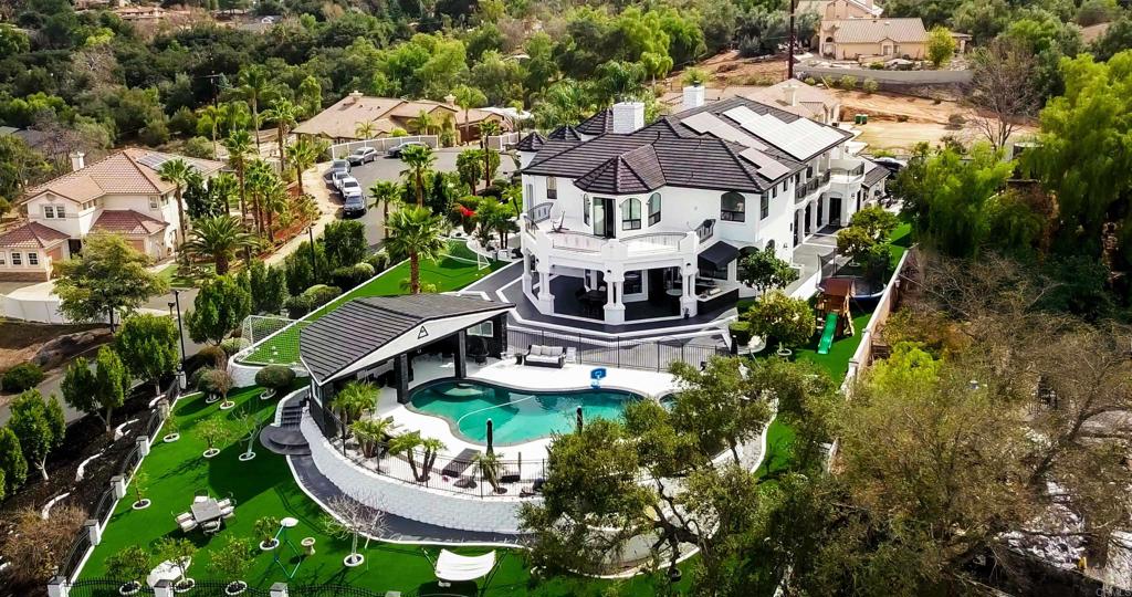 733 CLAYBURN CT