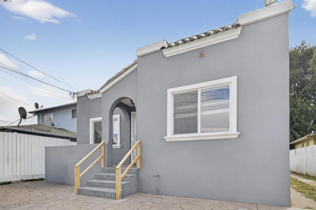 Fantastic opportunity to own in Oakland! This single-family home features 3 bedrooms, 2 bathrooms, and 1,328 sq ft of living space. The property includes a fireplace, a one-car garage, and a patio/deck. Situated on a generous 5,916 sq ft lot , this home is a designated HUD property and is eligible for FHA Insured financing and 203k renovation loans. Located in an Opportunity Zone, this property offers a unique advantage. Don't miss out on this chance!