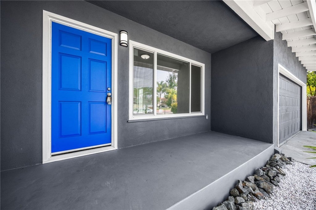 4038 N Orange
