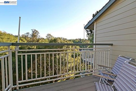 Photo of 25105 Vista Greens Ct Ct, Hayward, CA 94541 (MLS # 41132504)