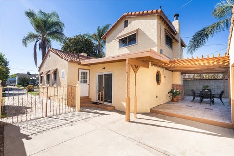 Photo of 2232 N Valley Street, Burbank, CA 91505 (MLS # BB26195875)