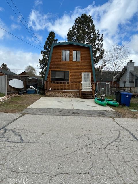 Photo of 953 Pinon Ln, Big Bear City, CA 92314 (MLS # CV26078095)