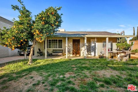 Photo of 7317 Clybourn Avenue, Sun Valley, CA 91352 (MLS # 25628473)