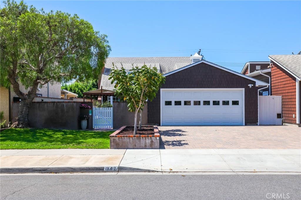 Photo of 247 23rd Street, Costa Mesa, CA 92627 (MLS # OC26175895)
