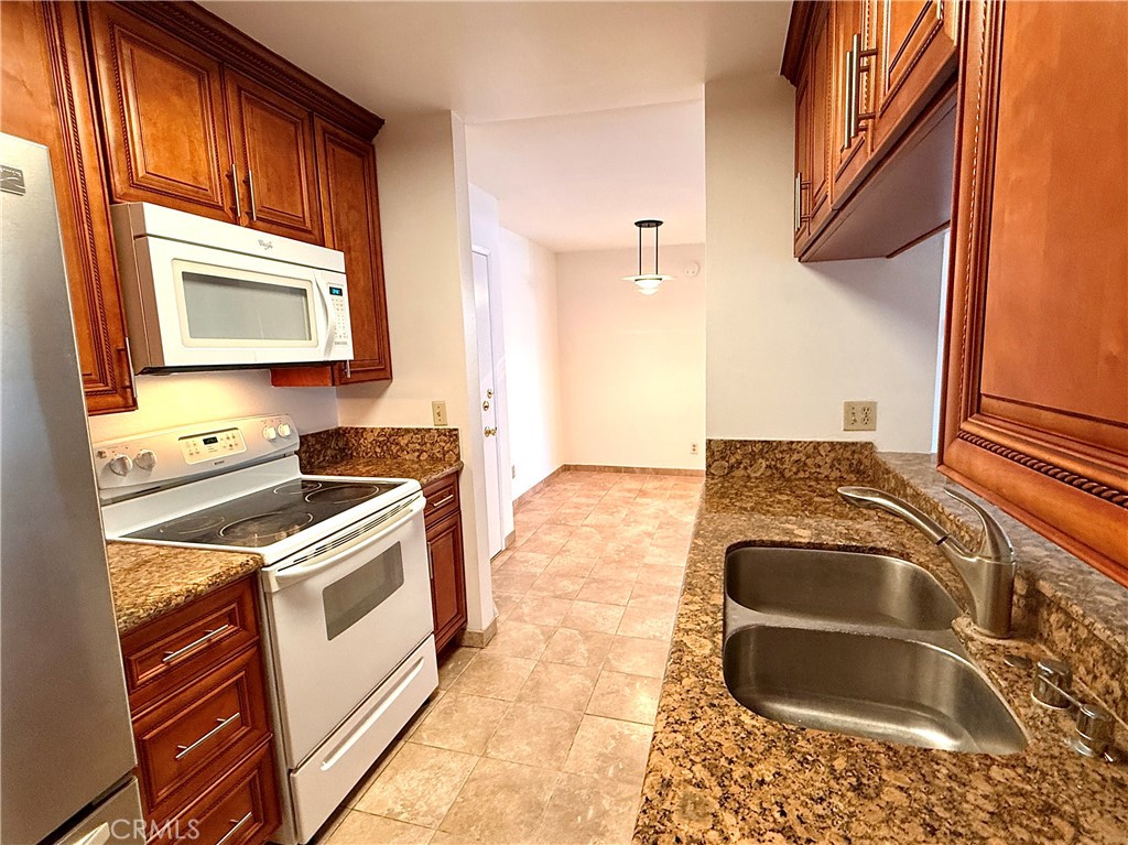 5460 White Oak E228