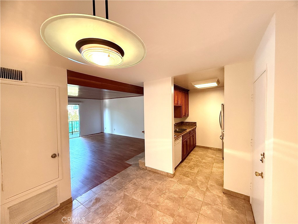 5460 White Oak E228