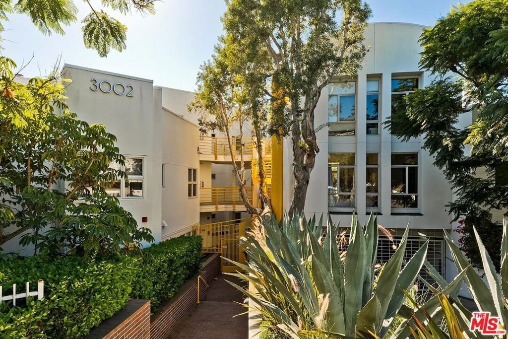 Photo of 3002 3rd Street #203, Santa Monica, CA 90405 (MLS # 25596661)