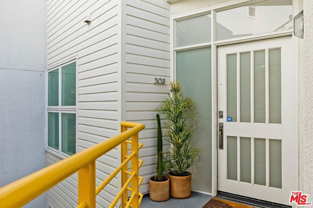 Photo of 3002 3rd Street #203, Santa Monica, CA 90405 (MLS # 25596661)