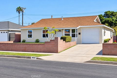 Photo of 18806 Cairo Ave, Carson, CA 90746 (MLS # IV26218848)