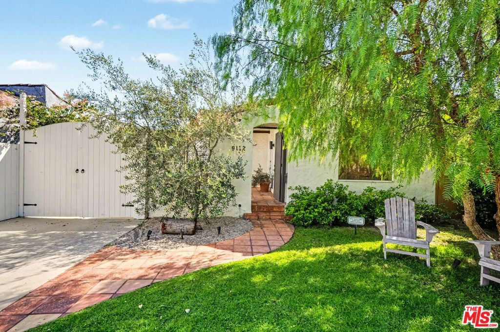 Photo of 9112 Gibson Street, Los Angeles, CA 90034 (MLS # 26750551)