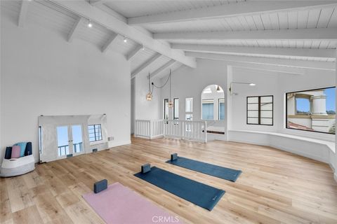 Tiny photo for 512 S Gertruda Avenue, Redondo Beach, CA 90277 (MLS # SB25220892)