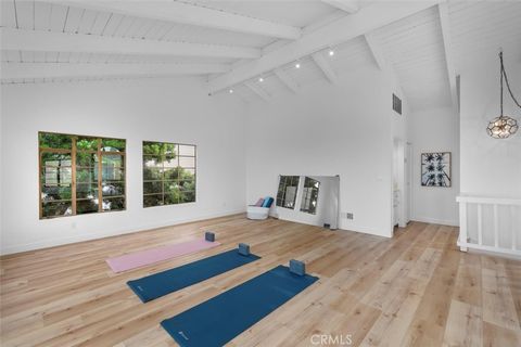 Tiny photo for 512 S Gertruda Avenue, Redondo Beach, CA 90277 (MLS # SB25220892)