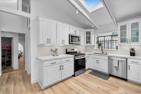 Tiny photo for 512 S Gertruda Avenue, Redondo Beach, CA 90277 (MLS # SB25220892)