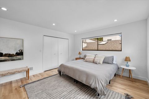 Tiny photo for 512 S Gertruda Avenue, Redondo Beach, CA 90277 (MLS # SB25220892)