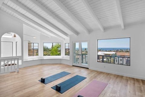 Tiny photo for 512 S Gertruda Avenue, Redondo Beach, CA 90277 (MLS # SB25220892)