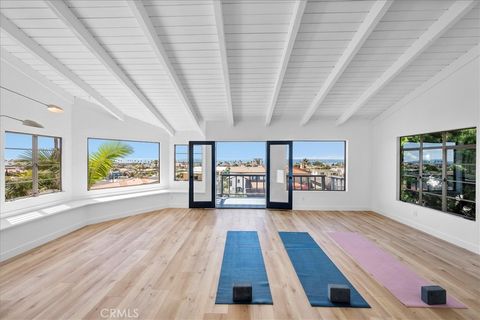 Tiny photo for 512 S Gertruda Avenue, Redondo Beach, CA 90277 (MLS # SB25220892)