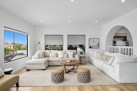 Tiny photo for 512 S Gertruda Avenue, Redondo Beach, CA 90277 (MLS # SB25220892)