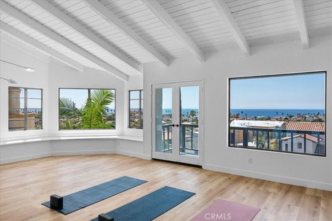 Tiny photo for 512 S Gertruda Avenue, Redondo Beach, CA 90277 (MLS # SB25220892)