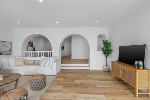 Tiny photo for 512 S Gertruda Avenue, Redondo Beach, CA 90277 (MLS # SB25220892)