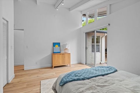 Tiny photo for 512 S Gertruda Avenue, Redondo Beach, CA 90277 (MLS # SB25220892)