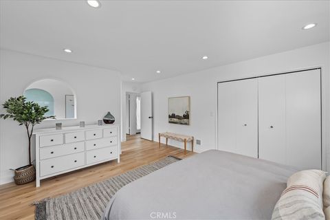 Tiny photo for 512 S Gertruda Avenue, Redondo Beach, CA 90277 (MLS # SB25220892)