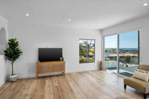 Tiny photo for 512 S Gertruda Avenue, Redondo Beach, CA 90277 (MLS # SB25220892)