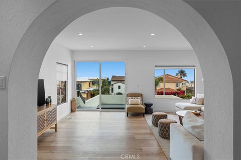 Tiny photo for 512 S Gertruda Avenue, Redondo Beach, CA 90277 (MLS # SB25220892)