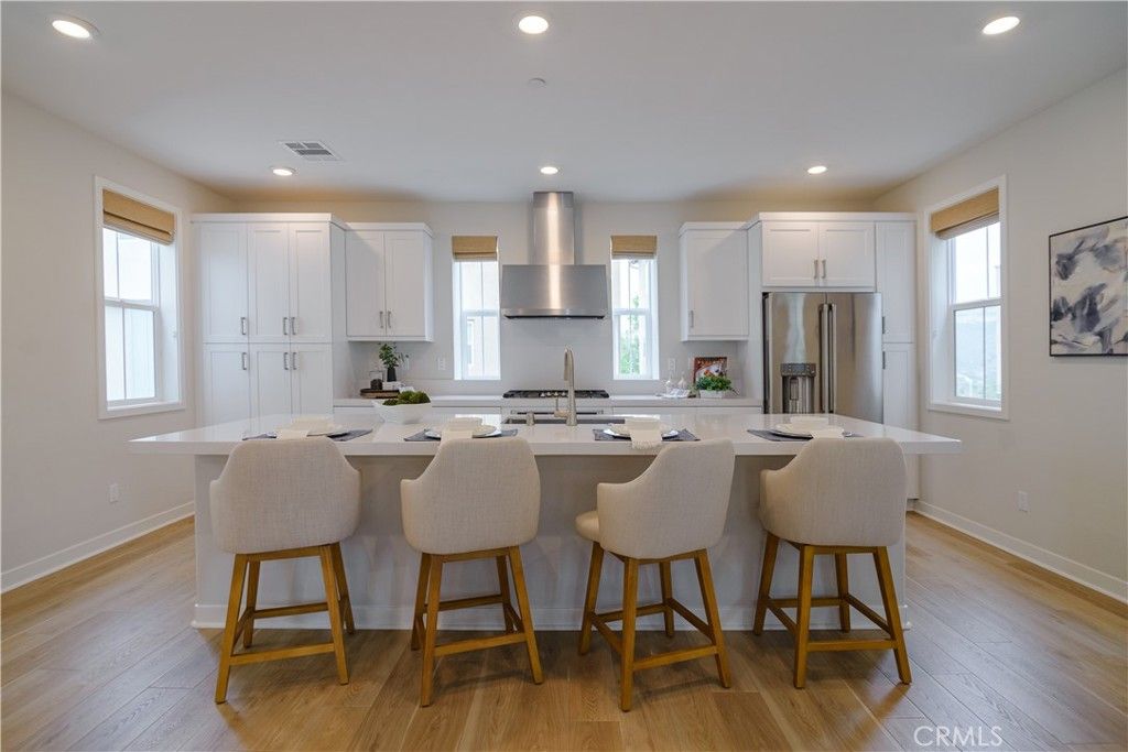listing image 130724287784494724791