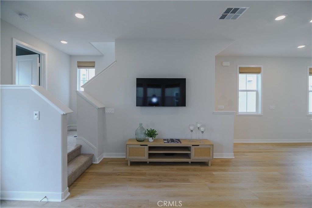 listing image 130722768510807369351