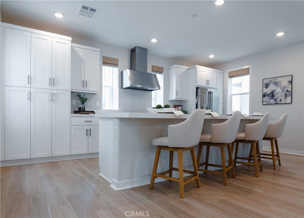 listing image 130723455849329288404