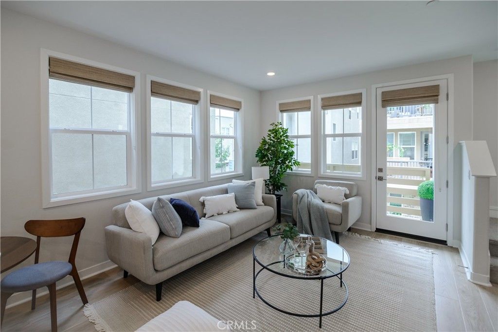 listing image 130729302338239254476