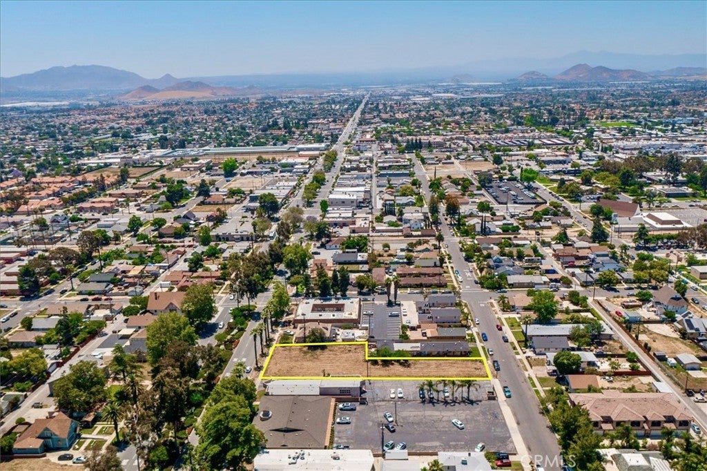210 N Riverside