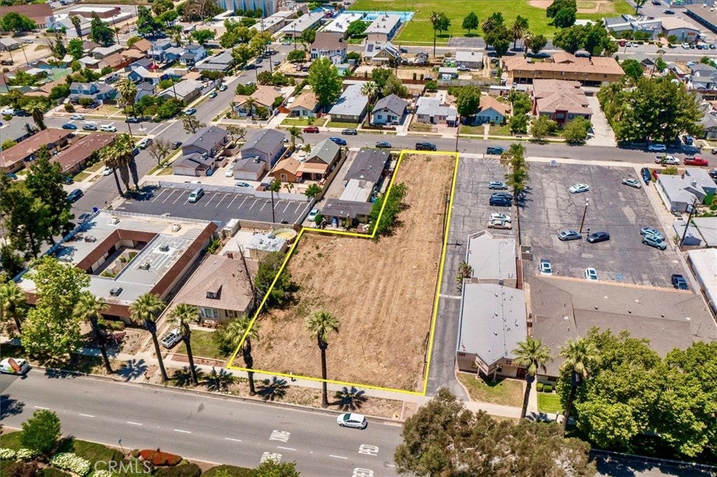 210 N Riverside