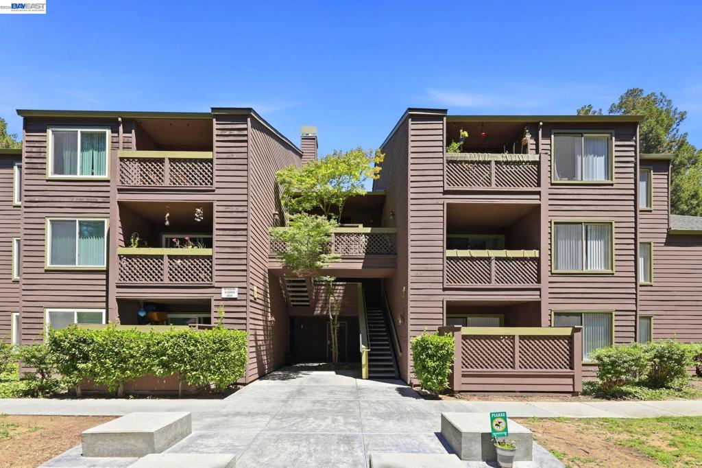 1137 Yarwood Court