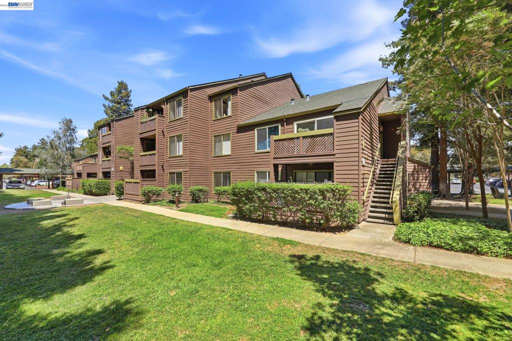 1137 Yarwood Court