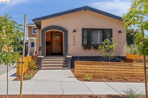 Photo of 4430 Howe St ST, Oakland, CA 94611 (MLS # 41142568)