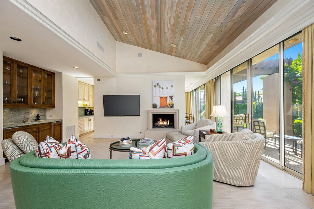 74675 Arroyo Drive