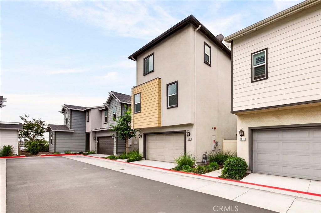 1208 Dock Lane