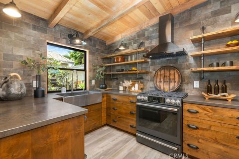 Photo of 252 Walnut ST, Costa Mesa, CA 92627 (MLS # OC26098751)