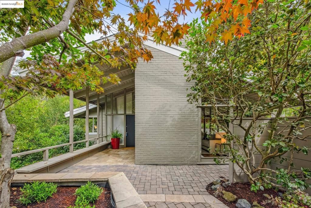 Photo of 535 Hampton Rd Rd, Piedmont, CA 94611 (MLS # 41112228)