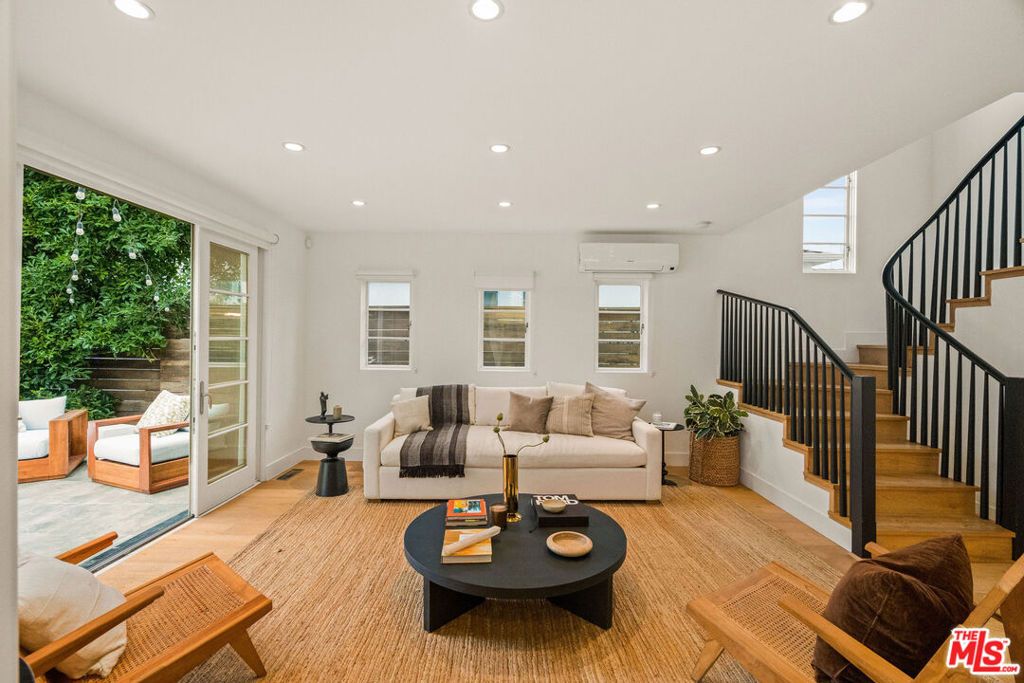 Photo of 3128 Stanford Avenue, Marina Del Rey, CA 90292 (MLS # 26650097)