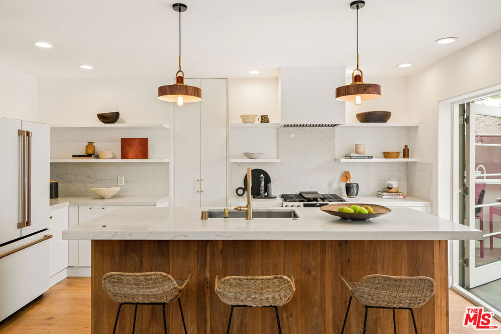 3128 Stanford Avenue