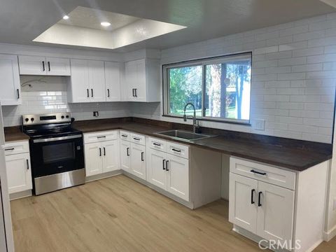 Photo of 31242 Emperor Dr, Canyon Lake, CA 92587 (MLS # SW26008626)