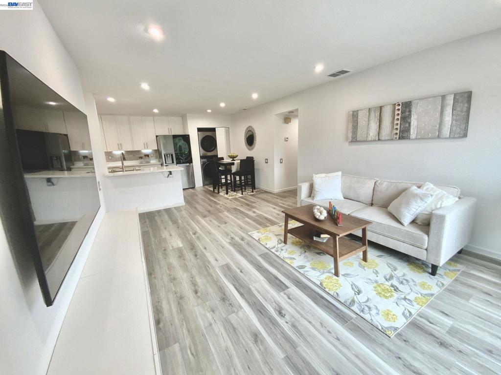 277 Hackamore Cmn