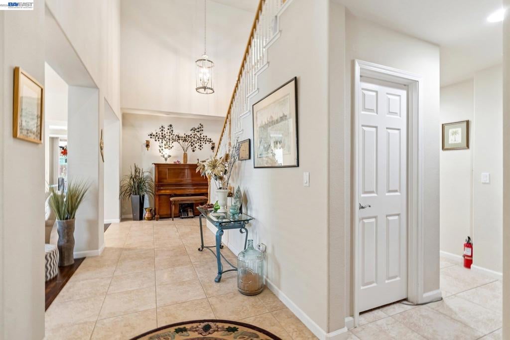 1021 Saunders Ct