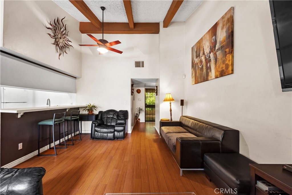 Properties 2 2700 Cahuenga Boulevard E 1302