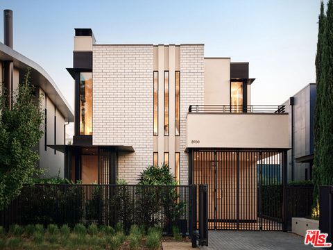 Photo of 8900 Rosewood Avenue, West Hollywood, CA 90048 (MLS # 26662555)